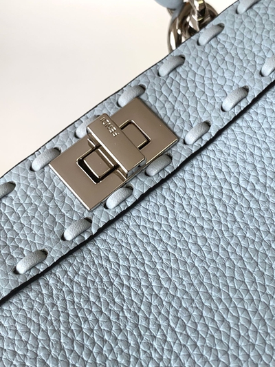 フェンディバッグ着用イメージ